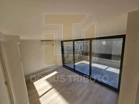 Apartamento T0+1 com Terraço, Novo, junto ao Mercado de Matosinhos