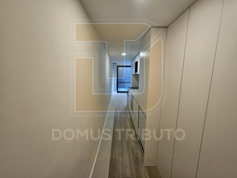 Apartamento T0+1 com Terraço, Novo, junto ao Mercado de Matosinhos