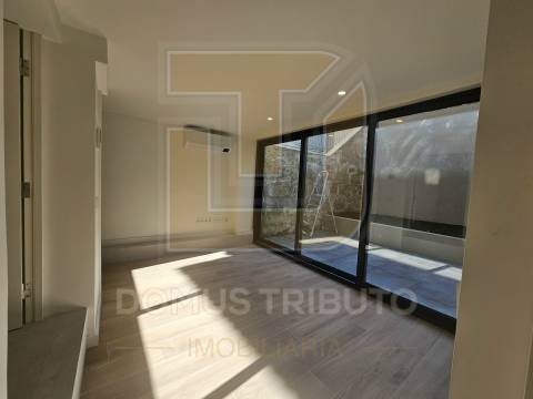 Apartamento T0+1 com Terraço, Novo, junto ao Mercado de Matosinhos