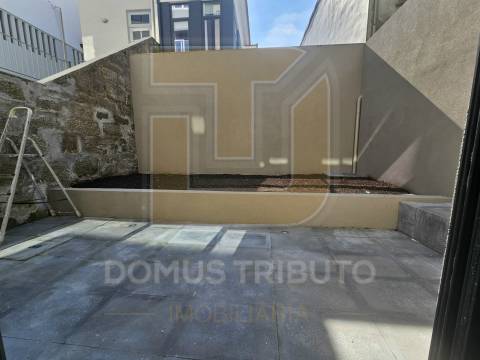 Apartamento T0+1 com Terraço, Novo, junto ao Mercado de Matosinhos
