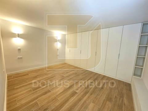 Apartamento T0+1 com Terraço, Novo, junto ao Mercado de Matosinhos