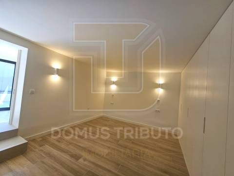 Apartamento T0+1 com Terraço, Novo, junto ao Mercado de Matosinhos
