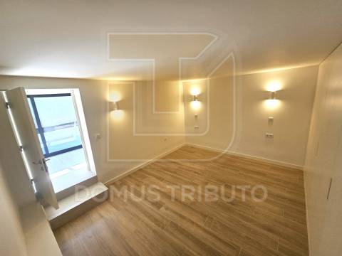 Apartamento T0+1 com Terraço, Novo, junto ao Mercado de Matosinhos