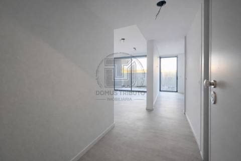 Apartamento T1 com Terraço, Jardim e Garagem | Polo Universitário – Porto