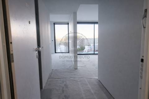 Apartamento T1 com Terraço, Jardim e Garagem | Polo Universitário – Porto