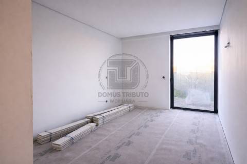 Apartamento T1 com Terraço, Jardim e Garagem | Polo Universitário – Porto