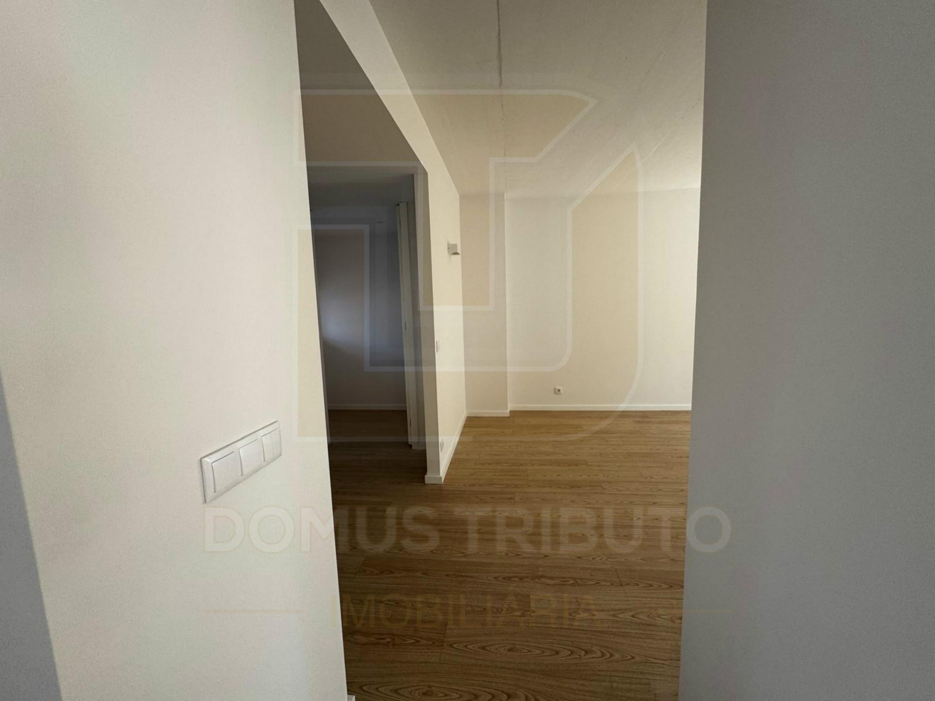 Apartamento T1 com Varanda, Estacionamento e Aquecimento Central no Coração de Matosinhos