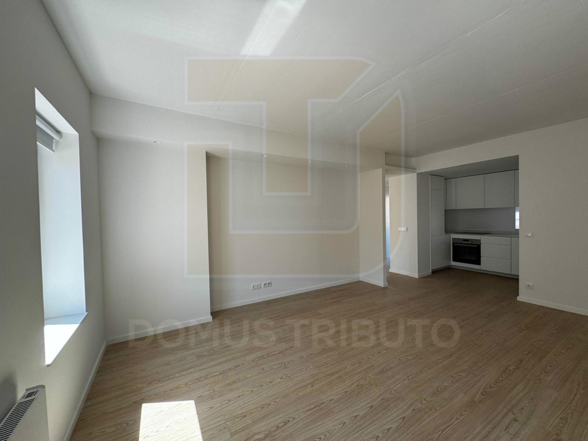 Apartamento T1 com Varanda, Estacionamento e Aquecimento Central no Coração de Matosinhos