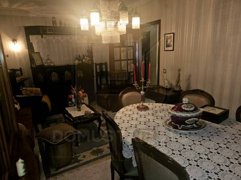 Moradia Bifamiliar em Propriedade Total | Custoias, Matosinhos