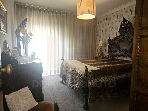 Moradia Bifamiliar em Propriedade Total | Custoias, Matosinhos