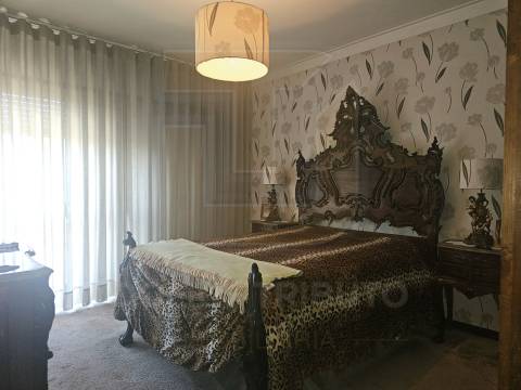 Moradia Bifamiliar em Propriedade Total | Custoias, Matosinhos