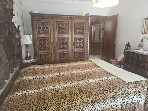 Moradia Bifamiliar em Propriedade Total | Custoias, Matosinhos