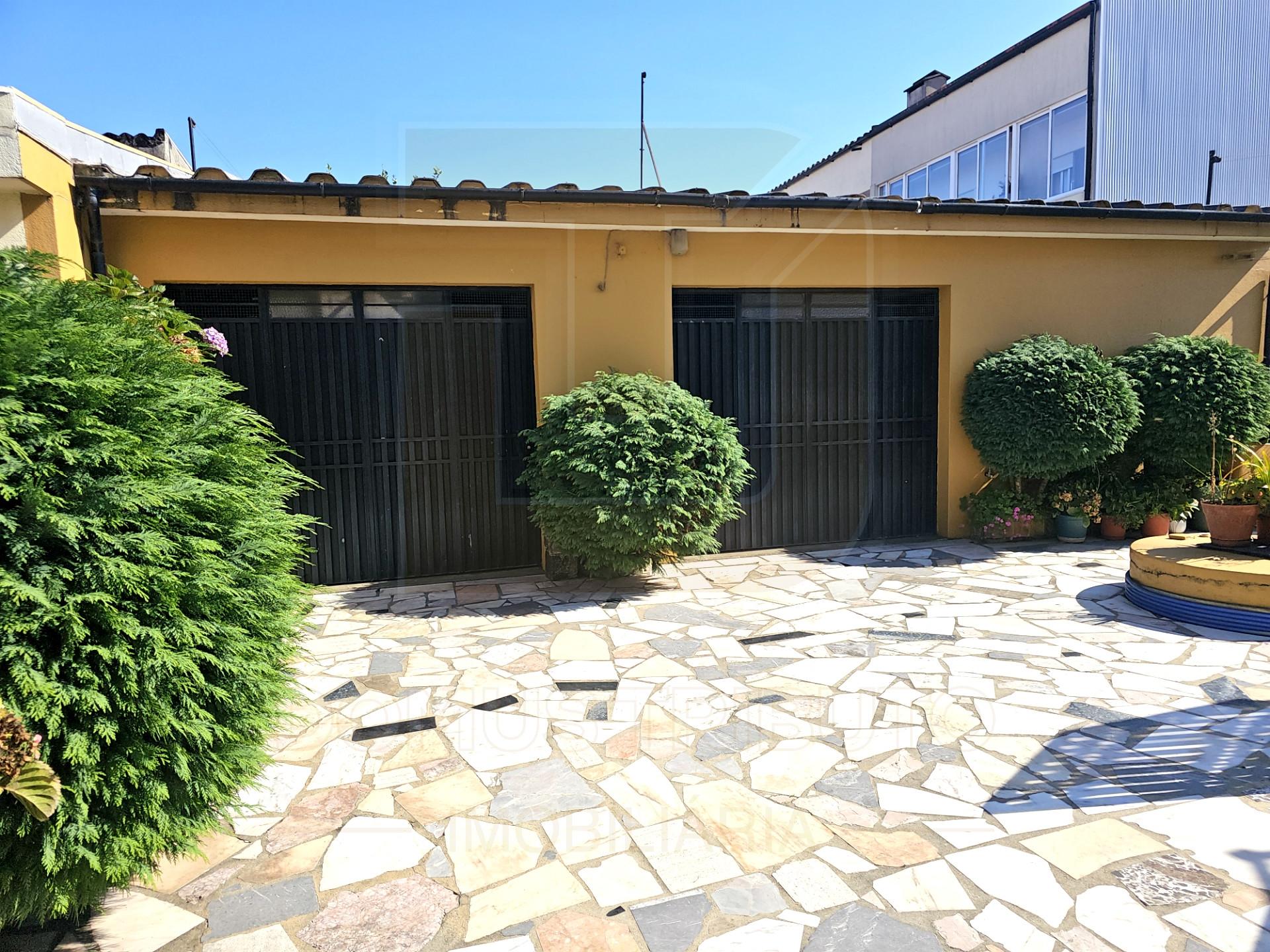 Moradia Bifamiliar em Propriedade Total | Custoias, Matosinhos