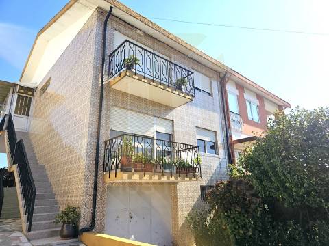 Moradia Bifamiliar em Propriedade Total | Custoias, Matosinhos