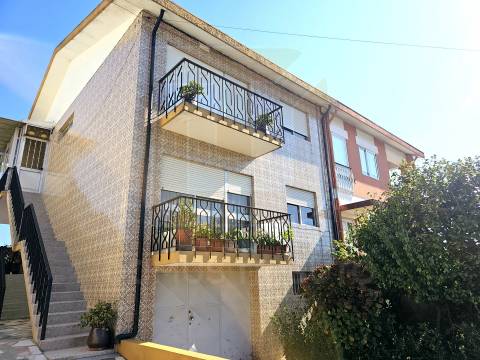 Moradia Bifamiliar em Propriedade Total | Custoias, Matosinhos