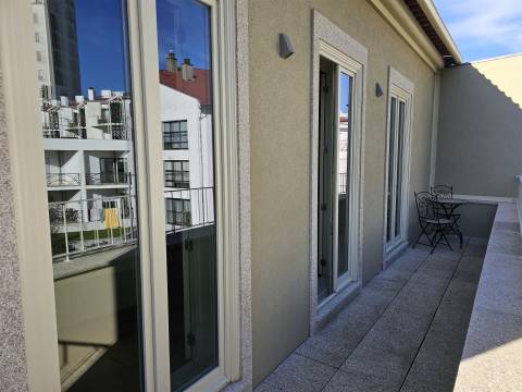 Apartamento Novo, Mobilado, Equipado e Cheio de Charme — Uma Oportunidade Irrepetível à Boavista