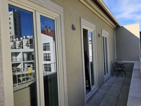 Apartamento Novo, Mobilado, Equipado e Cheio de Charme — Uma Oportunidade Irrepetível à Boavista