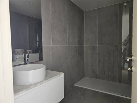 Apartamento Novo, Mobilado, Equipado e Cheio de Charme — Uma Oportunidade Irrepetível à Boavista