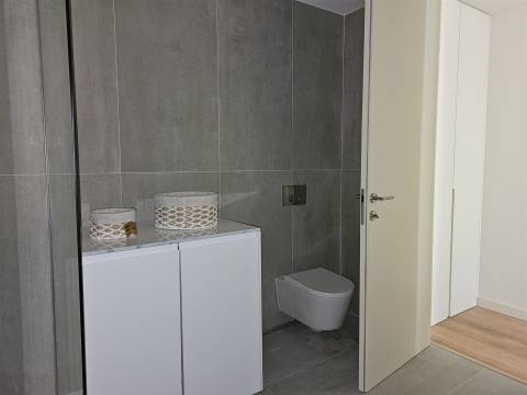 Apartamento Novo, Mobilado, Equipado e Cheio de Charme — Uma Oportunidade Irrepetível à Boavista