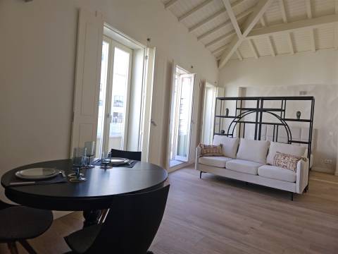 Apartamento Novo, Mobilado, Equipado e Cheio de Charme — Uma Oportunidade Irrepetível à Boavista