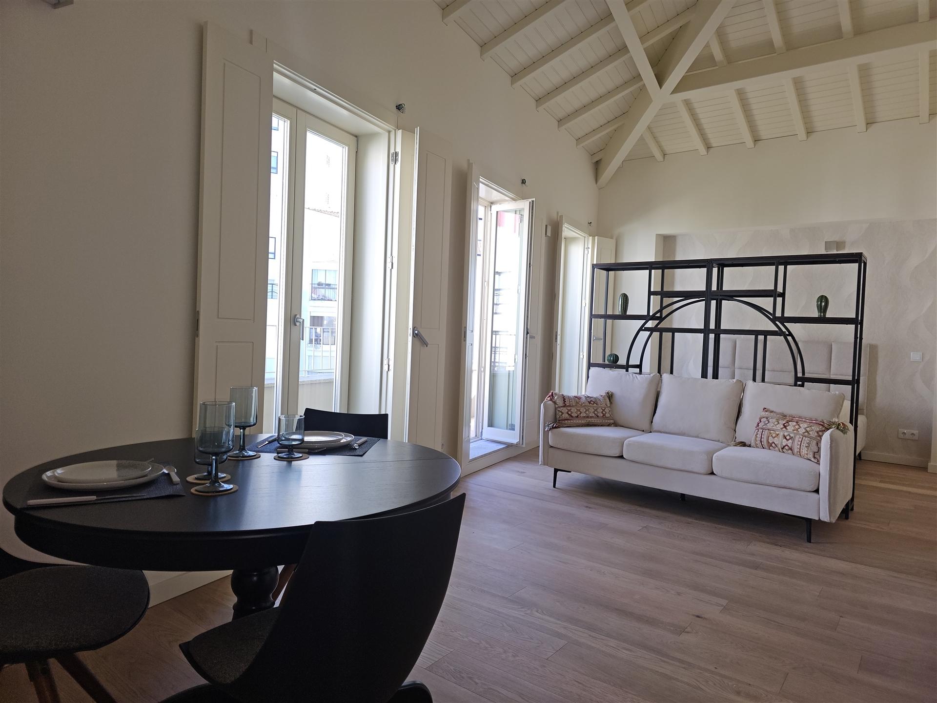 Apartamento Novo, Mobilado, Equipado e Cheio de Charme — Uma Oportunidade Irrepetível à Boavista