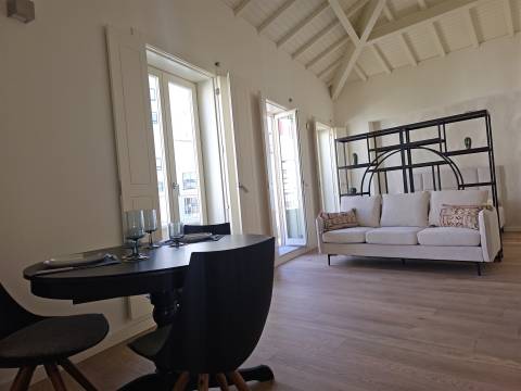 Apartamento Novo, Mobilado, Equipado e Cheio de Charme — Uma Oportunidade Irrepetível à Boavista