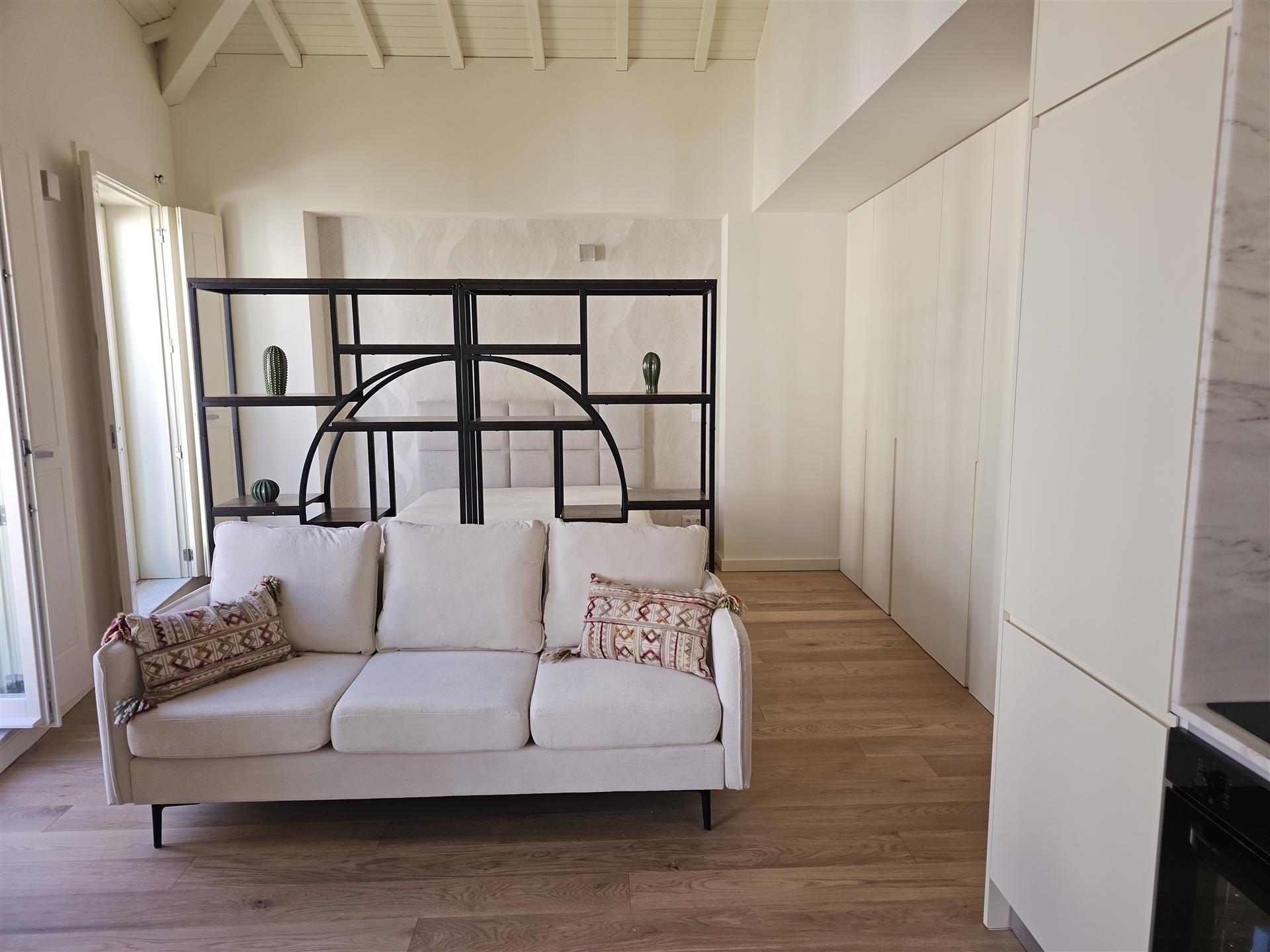 Apartamento Novo, Mobilado, Equipado e Cheio de Charme — Uma Oportunidade Irrepetível à Boavista