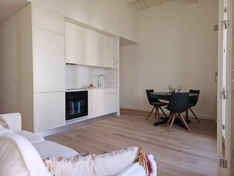 Apartamento Novo, Mobilado, Equipado e Cheio de Charme — Uma Oportunidade Irrepetível à Boavista