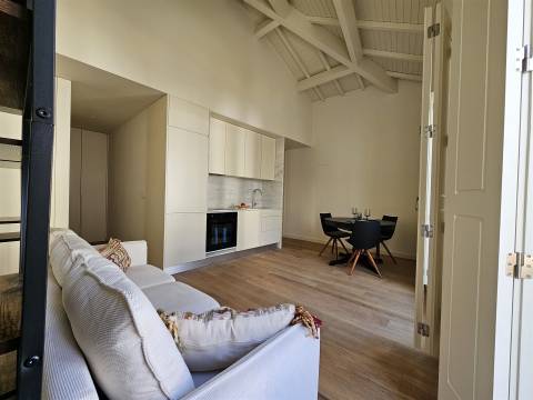 Apartamento Novo, Mobilado, Equipado e Cheio de Charme — Uma Oportunidade Irrepetível à Boavista