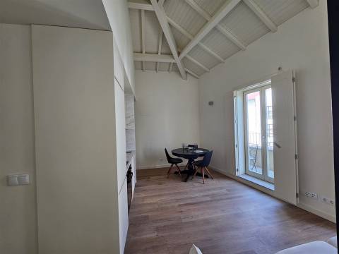 Apartamento Novo, Mobilado, Equipado e Cheio de Charme — Uma Oportunidade Irrepetível à Boavista