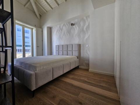 Apartamento Novo, Mobilado, Equipado e Cheio de Charme — Uma Oportunidade Irrepetível à Boavista