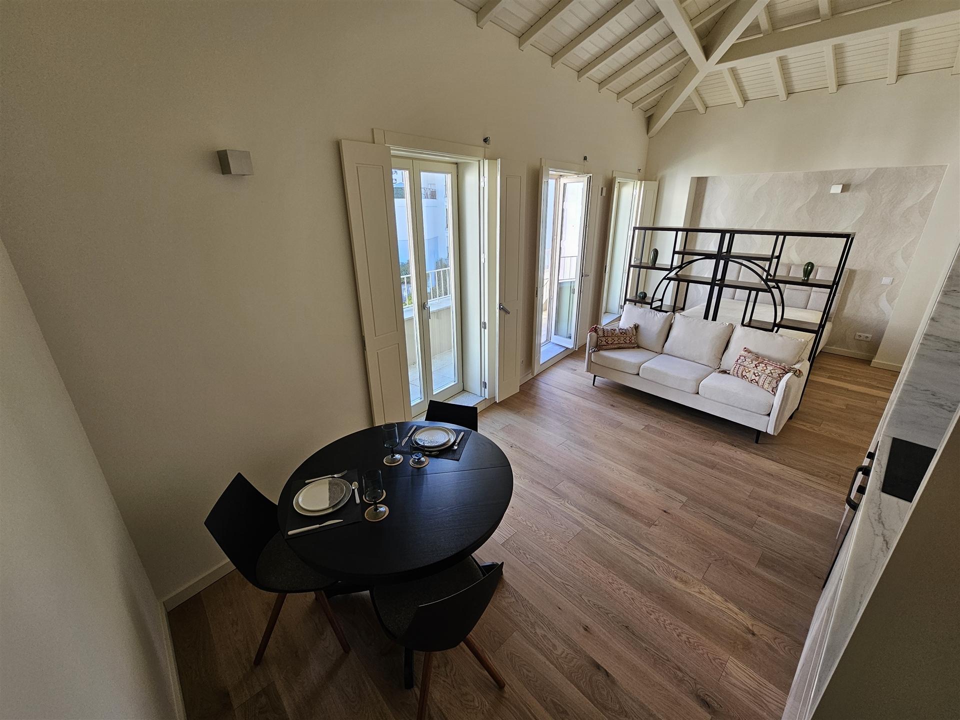 Apartamento Novo, Mobilado, Equipado e Cheio de Charme — Uma Oportunidade Irrepetível à Boavista