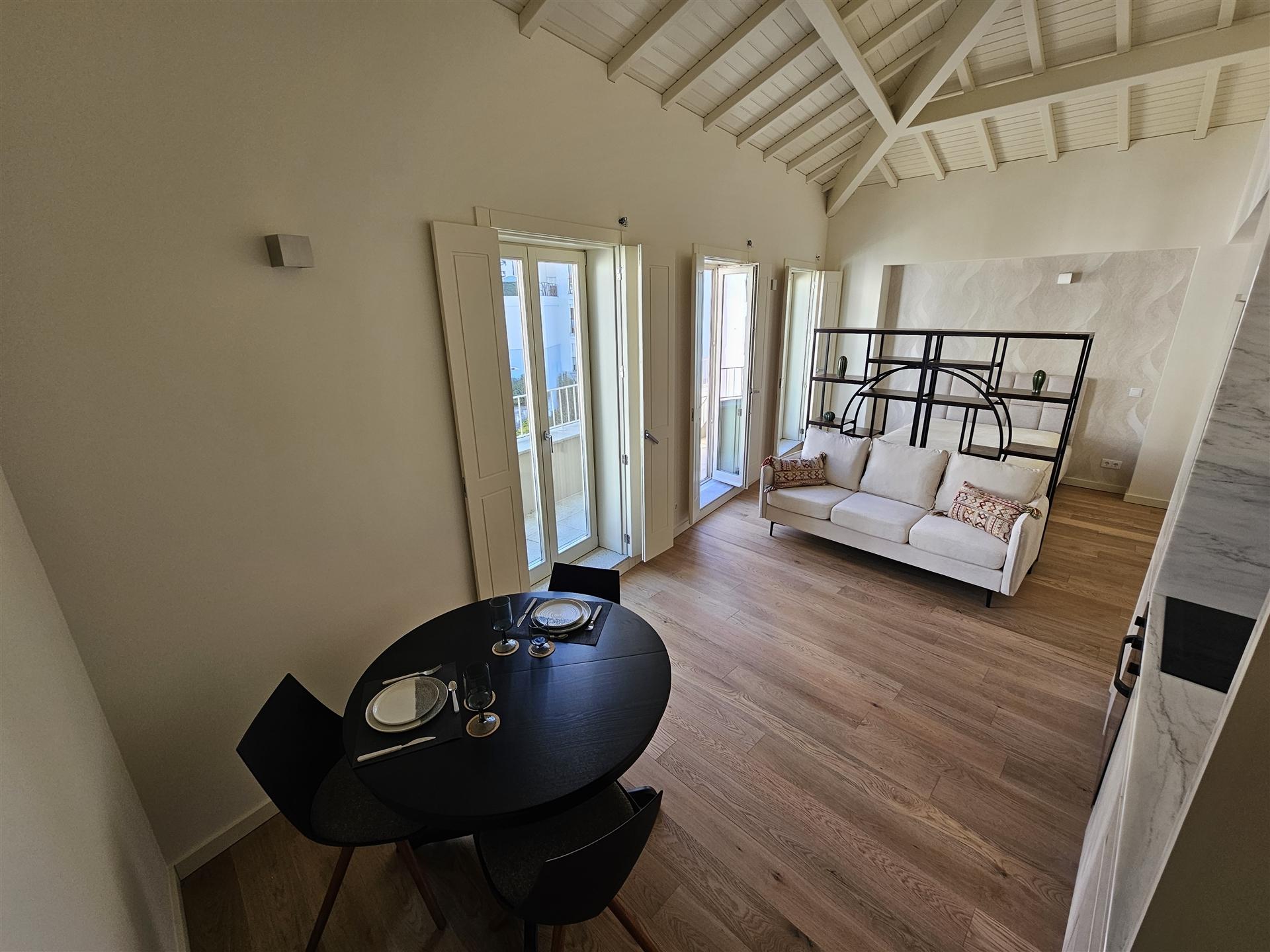 Apartamento Novo, Mobilado, Equipado e Cheio de Charme — Uma Oportunidade Irrepetível à Boavista