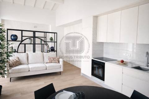 Apartamento Novo, Mobilado, Equipado e Cheio de Charme — Uma Oportunidade Irrepetível à Boavista