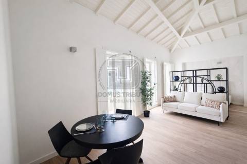 Apartamento Novo, Mobilado, Equipado e Cheio de Charme — Uma Oportunidade Irrepetível à Boavista