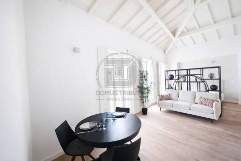 Apartamento Novo, Mobilado, Equipado e Cheio de Charme — Uma Oportunidade Irrepetível à Boavista