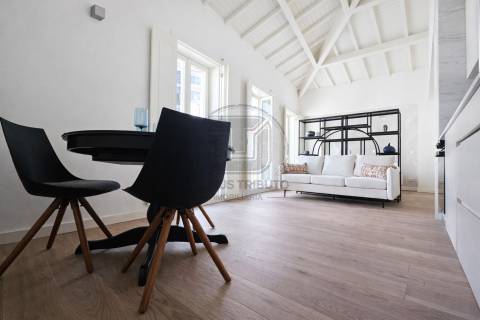 Apartamento Novo, Mobilado, Equipado e Cheio de Charme — Uma Oportunidade Irrepetível à Boavista