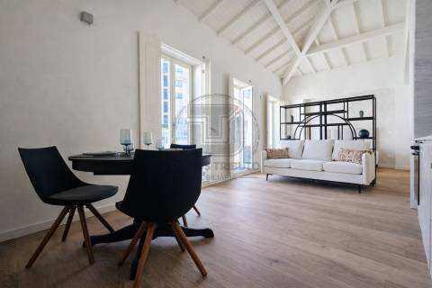 Apartamento Novo, Mobilado, Equipado e Cheio de Charme — Uma Oportunidade Irrepetível à Boavista