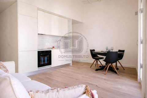 Apartamento Novo, Mobilado, Equipado e Cheio de Charme — Uma Oportunidade Irrepetível à Boavista