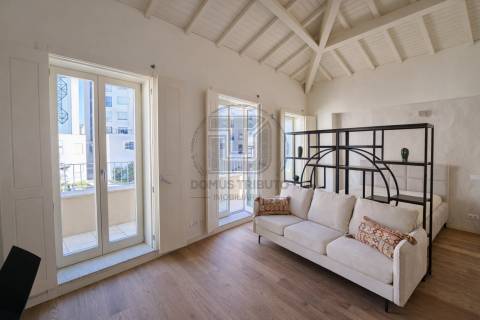 Apartamento Novo, Mobilado, Equipado e Cheio de Charme — Uma Oportunidade Irrepetível à Boavista