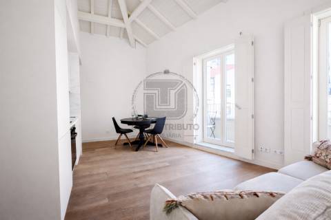 Apartamento Novo, Mobilado, Equipado e Cheio de Charme — Uma Oportunidade Irrepetível à Boavista