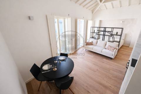 Apartamento Novo, Mobilado, Equipado e Cheio de Charme — Uma Oportunidade Irrepetível à Boavista