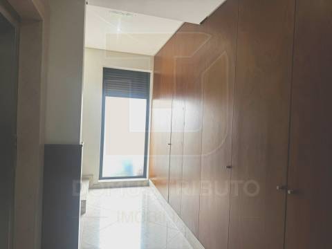 Apartamento T1 com Terraço, Garagem Box e Arrumos – Senhora da Hora