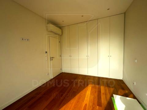 Apartamento T1 com Terraço, Garagem Box e Arrumos – Senhora da Hora