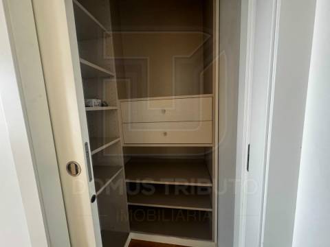 Apartamento T1 com Terraço, Garagem Box e Arrumos – Senhora da Hora