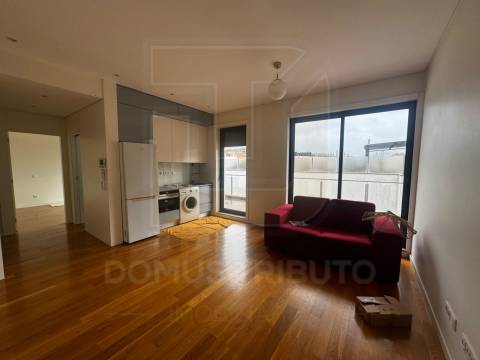 Apartamento T1 com Terraço, Garagem Box e Arrumos – Senhora da Hora