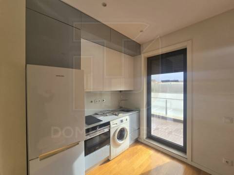 Apartamento T1 com Terraço, Garagem Box e Arrumos – Senhora da Hora