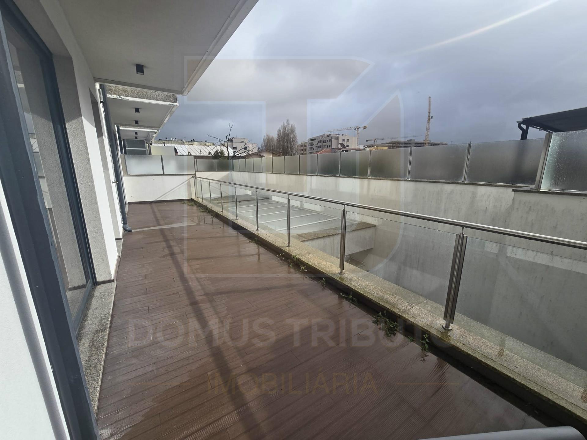 Apartamento T1 com Terraço, Garagem Box e Arrumos – Senhora da Hora