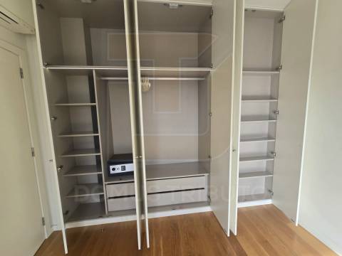 Apartamento T1 com Terraço, Garagem Box e Arrumos – Senhora da Hora