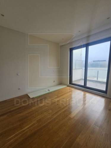 Apartamento T1 com Terraço, Garagem Box e Arrumos – Senhora da Hora